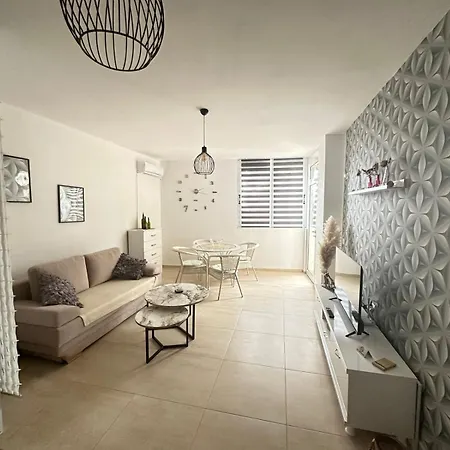Eva Apartament's * ساراندا